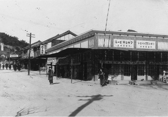 13 甲陽園駅前から北方向　甲陽園通り（旧池田一郎氏資料）