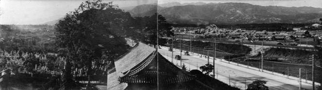 21 昭和3年ごろ　庁舎屋上から見た国道二号と六湛寺墓地