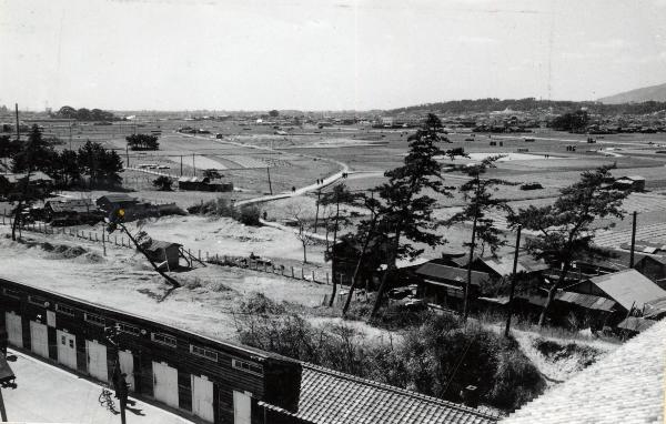 昭和30年代　報徳学園から旧西国街道を望む