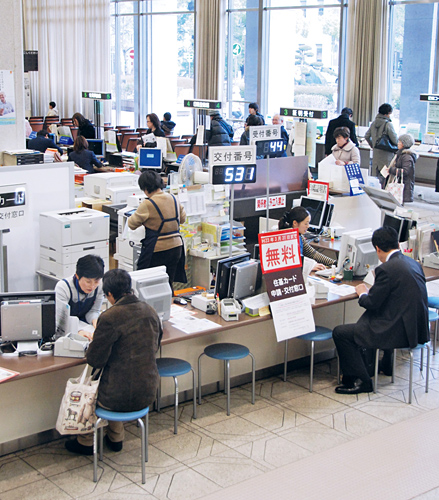 皆さんからの期待にこたえる市職員を目指します 皆さんからの期待にこたえる市職員を目指します