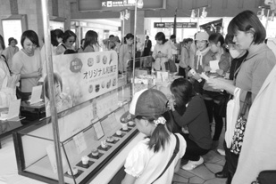 昨年の和菓子まつりの様子 昨年の和菓子まつりの様子