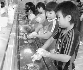 写真:手洗い・うがい 写真:手洗い・うがい