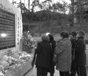 写真:西宮震災記念碑 写真:西宮震災記念碑