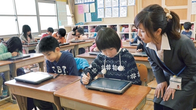 写真:ICT(情報通信技術)を活用した授業 写真:ICT(情報通信技術)を活用した授業