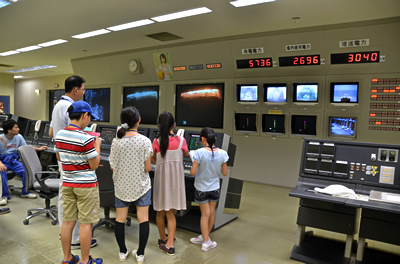 写真:中央制御室 写真:中央制御室