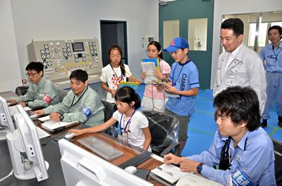 写真:中央制御室 写真:中央制御室