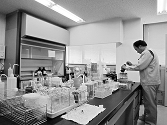 写真:水質検査 写真:水質検査
