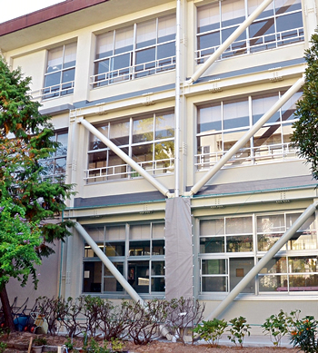写真:写真:耐震改修を行った段上小学校 写真:耐震改修を行った段上小学校