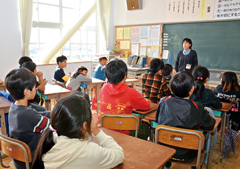 写真:写真:耐震補強が行われた教室 写真:耐震補強が行われた教室