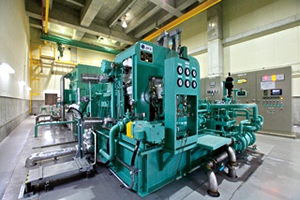 写真:蒸気タービン発電機 写真:蒸気タービン発電機