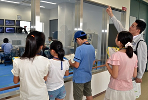 写真:施設見学 写真:施設見学