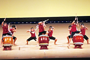写真:太鼓祭inソニックシティ2012組太鼓日本一決定戦(ジュニアの部) 写真:太鼓祭inソニックシティ2012組太鼓日本一決定戦(ジュニアの部)
