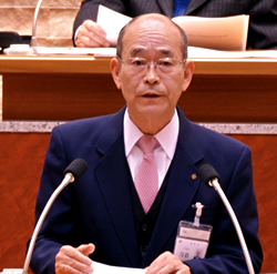 写真:行政方針を表明する河野市長 写真:行政方針を表明する河野市長