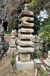 写真:石造七重塔 写真:石造七重塔