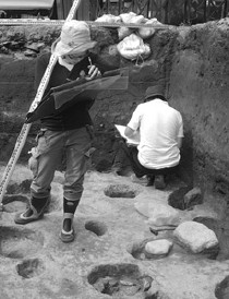 写真:西宮神社社頭遺跡での発掘調査 写真:西宮神社社頭遺跡での発掘調査