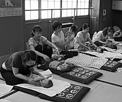 写真:ベビーマッサージ講座 写真:ベビーマッサージ講座