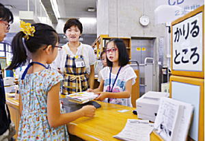 写真:きみも1日図書館員! 写真:きみも1日図書館員!
