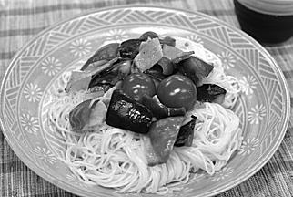 写真:野菜のぶっかけそうめん 写真:野菜のぶっかけそうめん