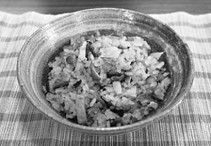 写真:サバ缶で炊き込みご飯 写真:サバ缶で炊き込みご飯