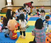 写真:子育てひろば・子育て地域サロン 写真:子育てひろば・子育て地域サロン