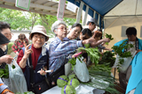 写真：地場野菜の即売会