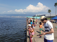 写真:海づり広場(鳴尾浜臨海公園内) 写真:海づり広場(鳴尾浜臨海公園内)