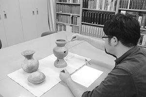 写真:文化財の仕事の様子 写真:文化財の仕事の様子