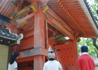 写真: 表大門 写真: 表大門