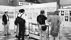 写真:原爆展の様子 写真:原爆展の様子