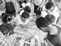 写真:昨年の「ちりめんモンスターを探せ」の様子 写真:昨年の「ちりめんモンスターを探せ」の様子