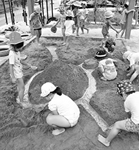 写真:園庭開放・体験保育の様子 写真:園庭開放・体験保育の様子