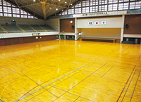 写真:普段の中央体育館 写真:普段の中央体育館