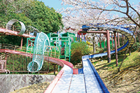 写真：塩瀬中央公園のローラーすべり台