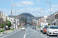 写真：建石筋から臨む甲山