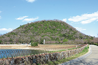 写真：甲山と北山貯水池