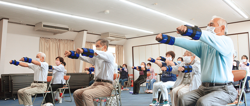 写真:西宮いきいき体操の様子 写真:西宮いきいき体操の様子