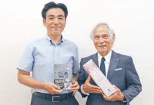 写真:石井市長と冒険家の堀江謙一さん 写真:石井市長と冒険家の堀江謙一さん