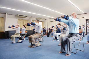 写真:西宮いきいき体操 写真:西宮いきいき体操