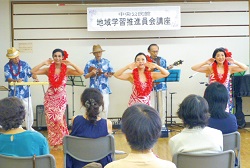 写真:ハワイアンライブの様子 写真:ハワイアンライブの様子