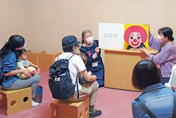 写真:赤ちゃん向けのおはなし会 写真:赤ちゃん向けのおはなし会