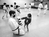 写真:道場での稽古の様子 写真:道場での稽古の様子