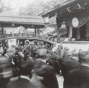 写真:100年前の祝賀祭の様子