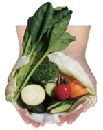 画像:両手いっぱいの生野菜