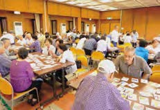 写真：かるたを使った認知症予防講座