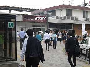 JR甲子園口駅前啓発用ポケットティッシュ配布