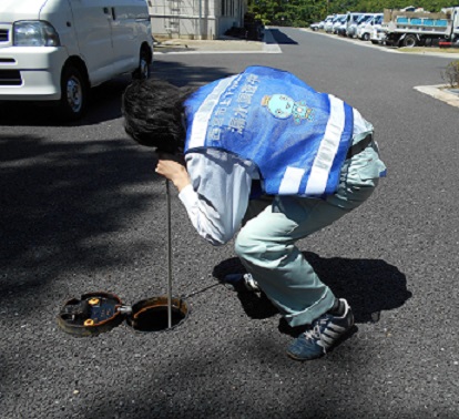 調査員が着用しているジャケット