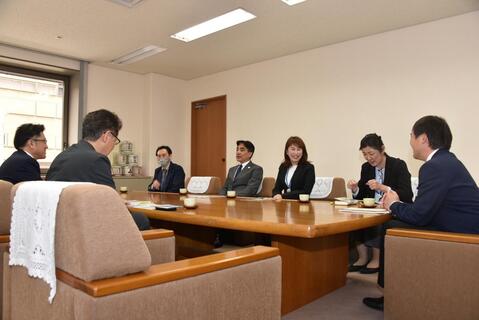 第一生命保険株式会社と市関係者歓談