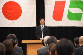 西宮市役所に65人の新入職員が入庁