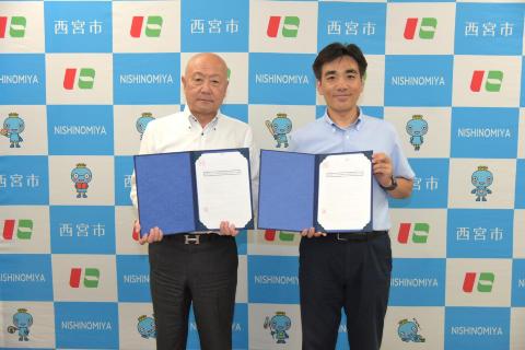 兵庫県トラック協会との記念撮影